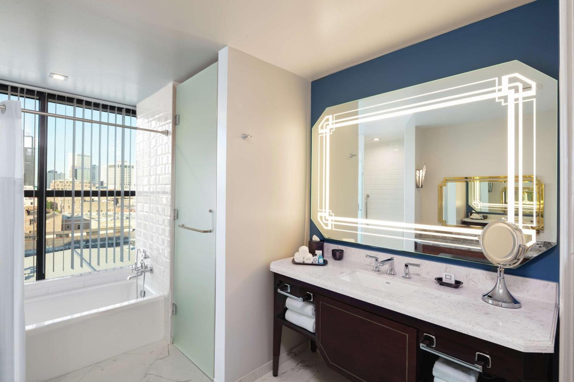 The Higgins Hotel New Orleans, Curio Collection By Hilton Exterior foto